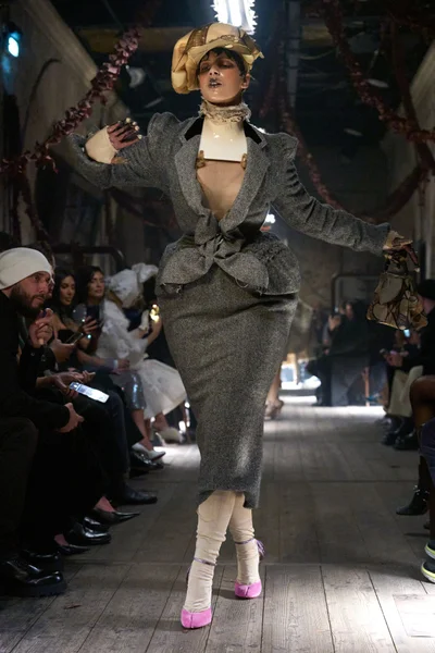 Look 25